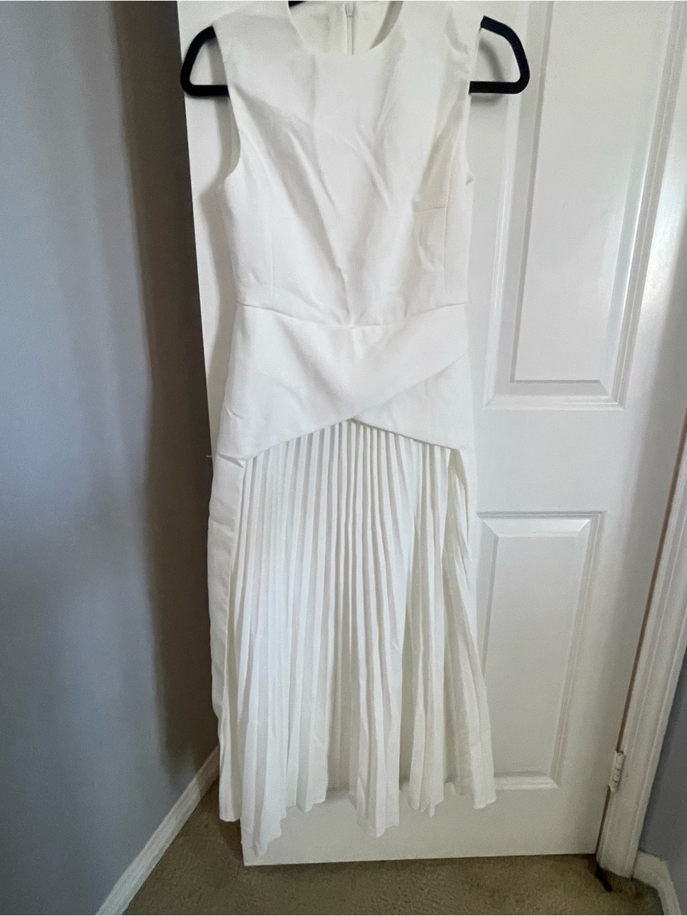 Commense Sleeveless Cream Shower Pleated Midi Dress - Picture 5 of 7